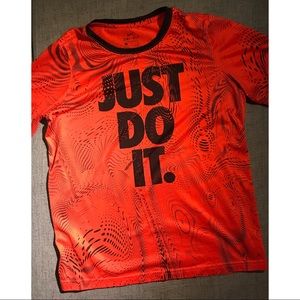 🌵 //NIKE// Dri Fit tee